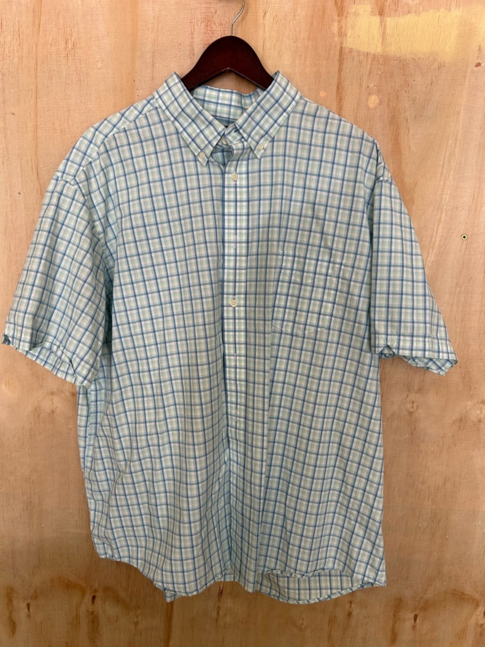 Roundtree & Yorke Light Blue and White Plaid Short-Sleeve Button-Down Shirt